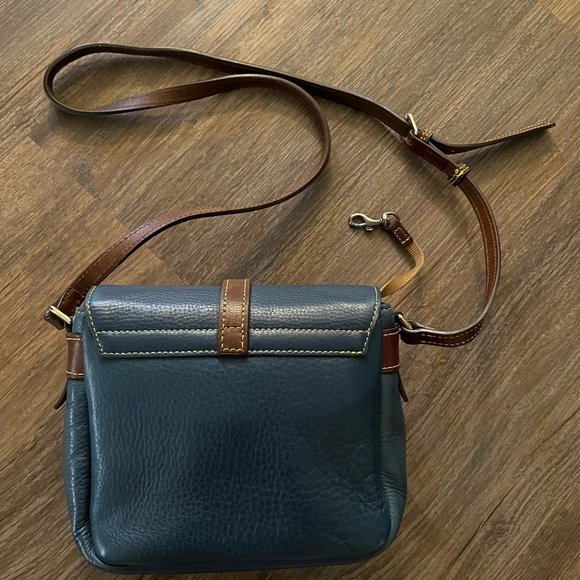 Dooney & Bourke Samba Blue Pebbled Leather Small Crossbody Handbag Flap Purse - Picture 2 of 4